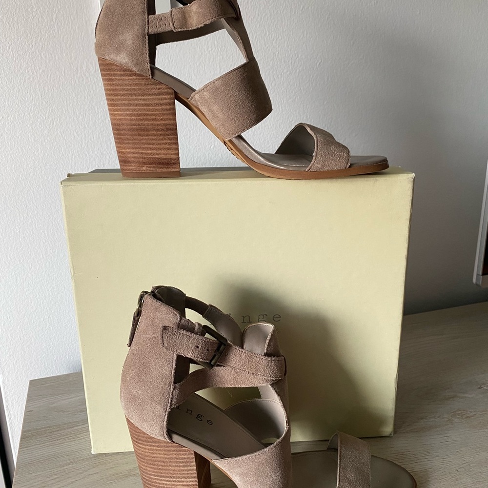New suede taupe HINGE sandals